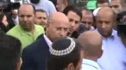 طرد ضابط من الشرطة الصهيونية من خيمة الشيخ رائد صلاح