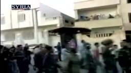 ‫انشقاق عناصر من الجيش السورى وانضمامهم  للثوار