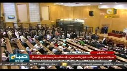 مبارك في سرير داخل قفص الاتهام