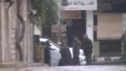 سوريا- حماه الفراية هجوم عصابات الاسد على المتظاهرين جمعة الله اكبر 4 11