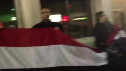 فضح تامر حسني من نشطاء مصريين  نيويورك  واقامته حفل غنائي بعد أحداث بور سعيد
