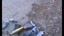 سوريا- ريف حلب الاتارب الطلقات التي ترمى على الاطفال والنساء 20 2 2012
