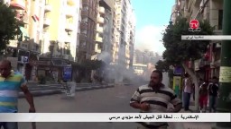 الاسكندرية- لحظة قتل الجيش لأحد مؤيدي مرسي 