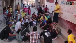 لحظة خروج أم شهيدين في البلكونة وتهتف