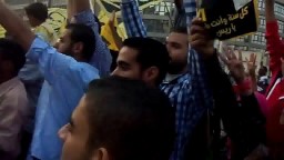 رفع شعار رابعة فى وجه قوات الجيش برابعة