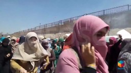طالبات الأزهر يواصلن تظاهرهن ضد العسكر