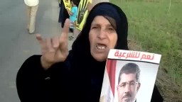 أم مصرية تقوم بالدعاء على قائد الإنقلاب 